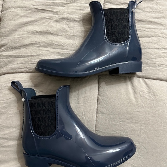 Michael Kors rain boots - Picture 1 of 4